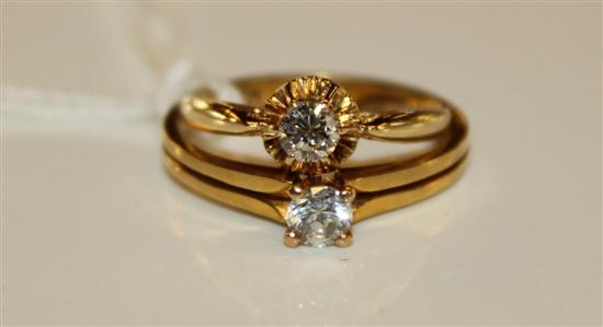 2 x 18ct gold and solitaire diamond rings.